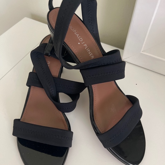 Donald Pliner shoes - Picture 1 of 2